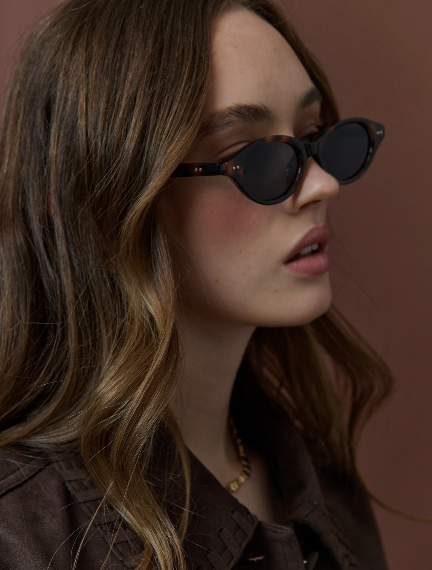 JULIA OVAL SUNGLASSES
